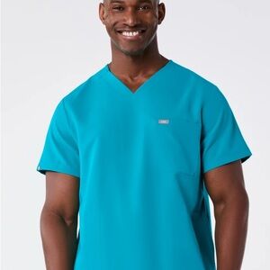 Figs Men’s Chisec Three-Pocket Scrub Top